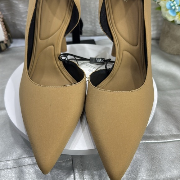 (H3) ZARA Asymmetrical pointed heels in satin nude, size 40/9 USA - Picture 6 of 11